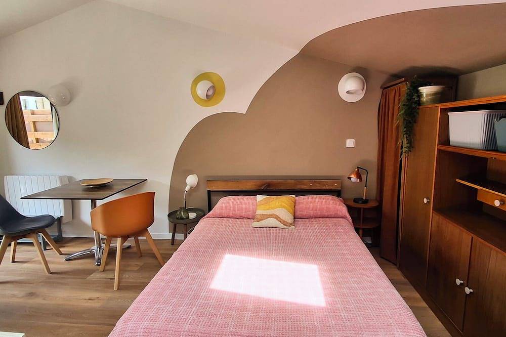 Apartamento entero, Charming studio with exterior in Lagord, 5 minutes from La Rochelle in Lagord, Región de La Rochelle