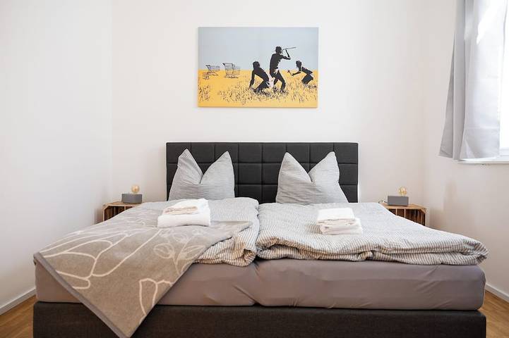Appartement entier, ★ Ko-Living - Banksy Suite | In the center | Up to 4 pers. | Washing machine ★ in Halle, Saale-Unstrut