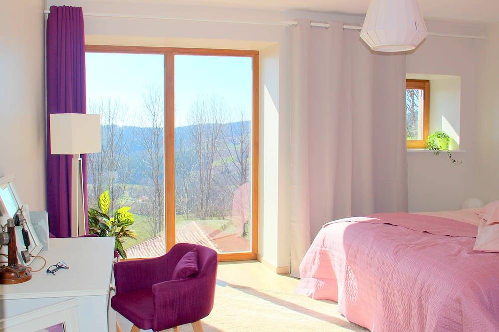 Gîte 22 pers – famille, amis ou séminaire – 1h Lyon, en pleine nature in Saint-Régis-du-Coin, Parc Naturel Régional du Pilat