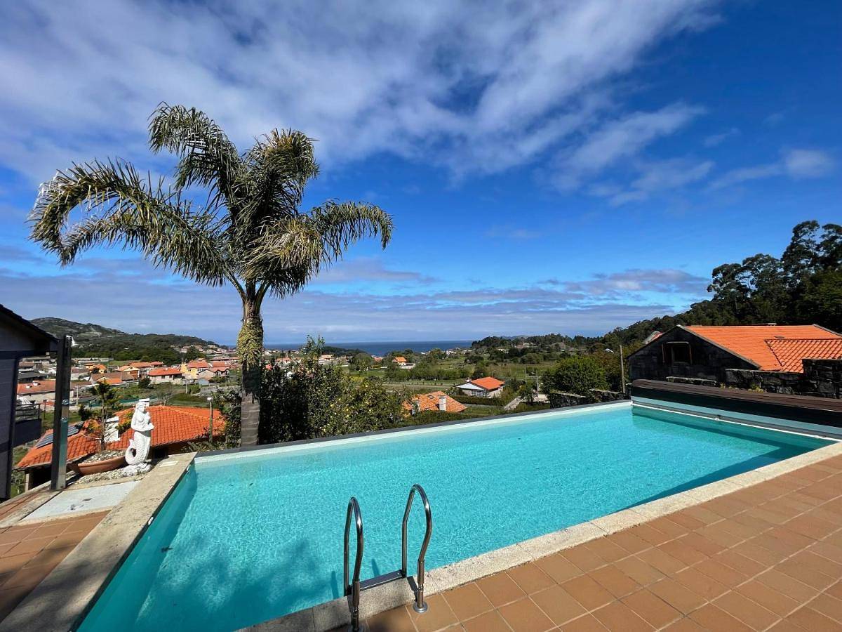 Chalet Con Vistas Al Mar, Piscina, Pista Futbol...Ideal Para Familias Con Niños in Baiona, Rias Baixas