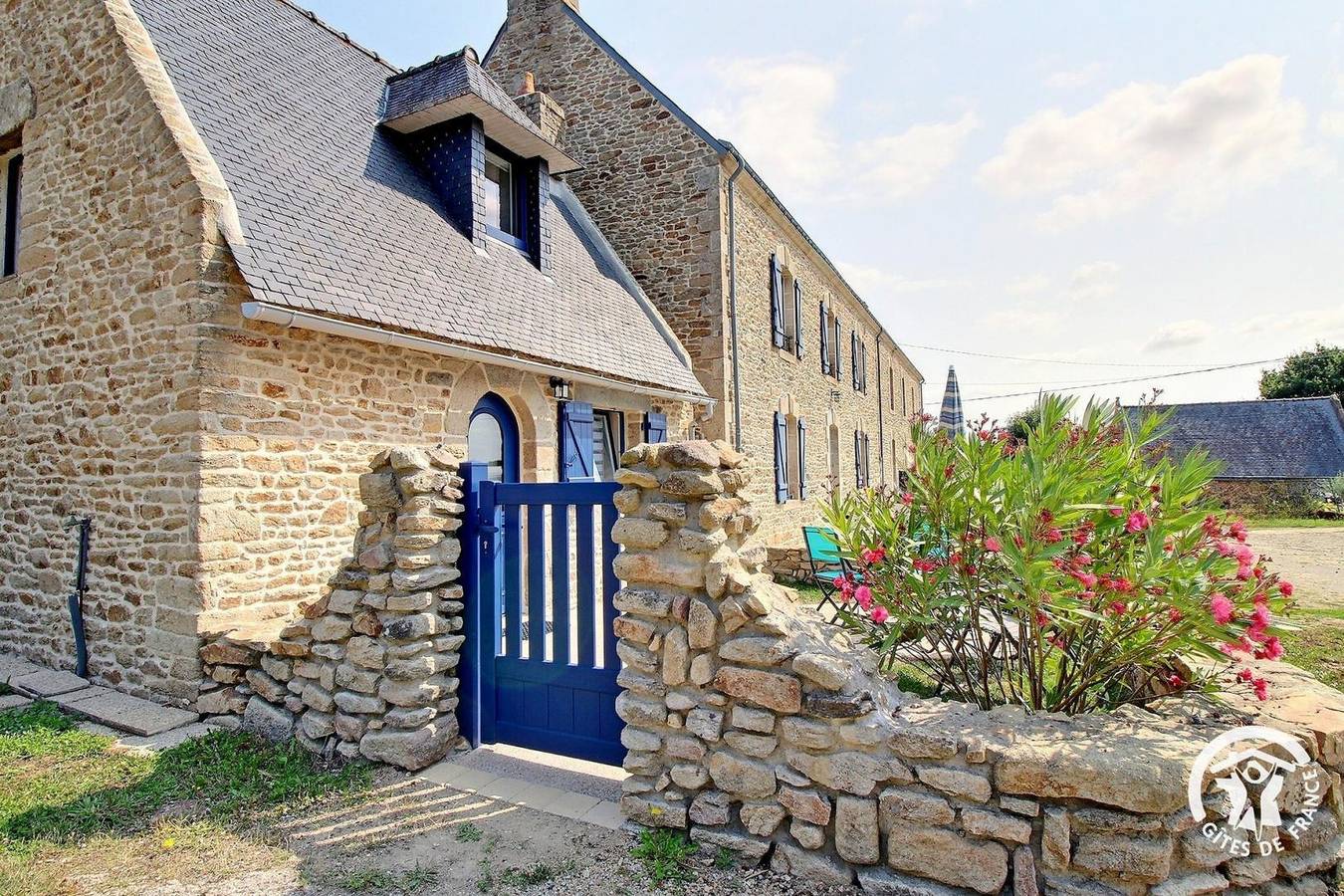 Des hirondelles in Merlevenez, Côte des Mégalithes