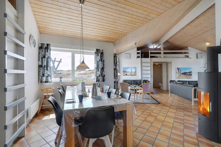 Awesome home in Thisted w/ WiFi, 4 Bedrooms and Indoor swimming pool in Klitmøller, Thy Nationalpark