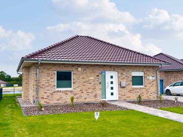 Ferienhaus für 4 Personen, mit Garten und Seeblick in Walchum