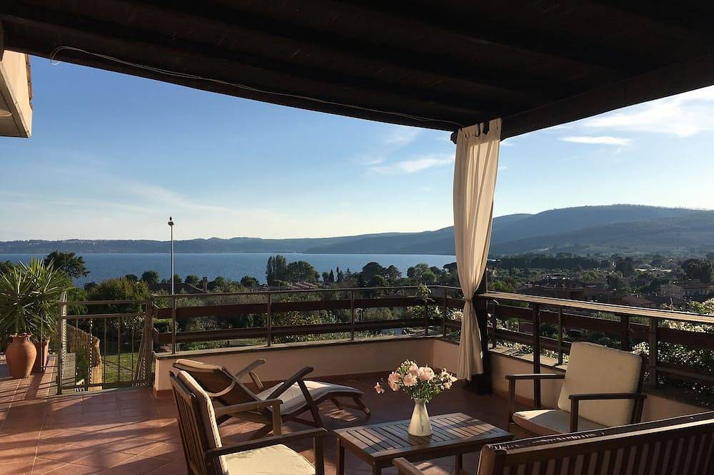 Villa mit großer Terrasse, Garten und Traumblick in Trevignano Romano, Braccianosee