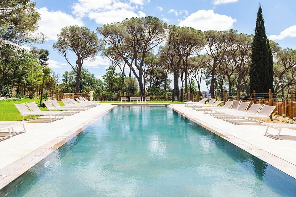 Ganze Wohnung, La Tour, Gîte Haut de Gamme aux Charpentes Apparentes, Avec Piscine et Sauna in Pézenas, Mittelmeerküste (Frankreich)