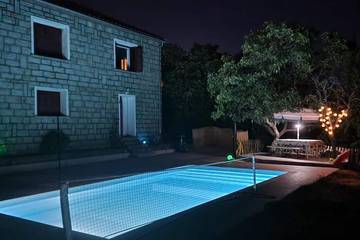 Gîte pour 6 personnes, avec jardin et terrasse à Petreto-Bicchisano
