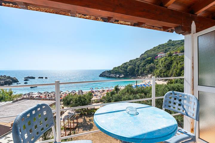 Appartement voor 2 personen, met balkon en tuin, kindvriendelijk in Parga
