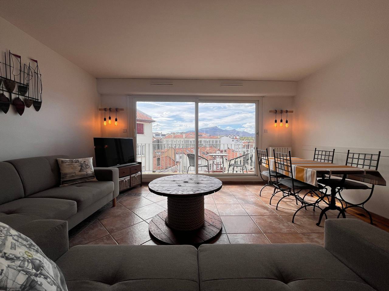 Ganze Wohnung, Drei-Zimmer-Wohnung im Herzen von Saint-Jean-de-Luz mit Balkon und fantastischer Aussicht in Saint-Jean-de-Luz, Bayonne und Umgebung