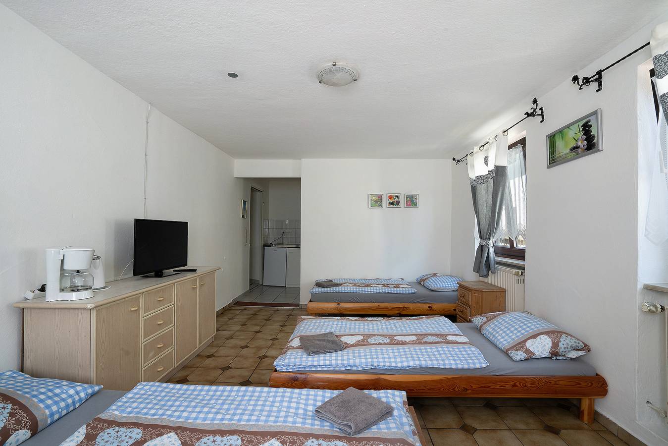 Knödelhof ‘Room 9’ 3-bed room with shared terrace and Wlan in Putzbrunn, Upper Bavaria