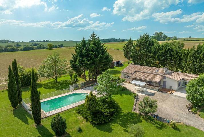 Cottage pour 2 personnes, avec piscine ainsi que jardin et vue à Saint-Colomb-de-Lauzun
