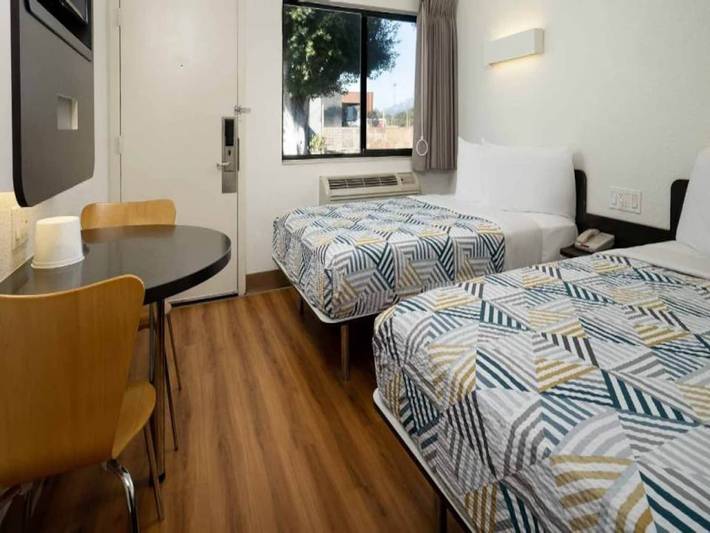 Apartamento entero, 2 camas matrimoniales | Microondas in Goleta, Condado de Santa Bárbara