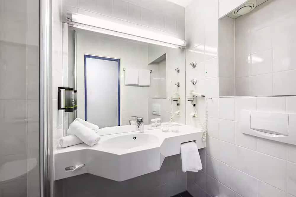 Stylish Budget Retreat! Twin Room | Near Stuttgart Attractions | Pets Welcome in Stuttgart, Stuttgart Region