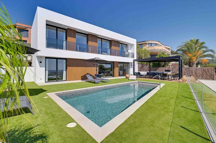 Ferienhaus für 8 Personen, mit Balkon und Terrasse sowie Garten in Santa Susanna - 4