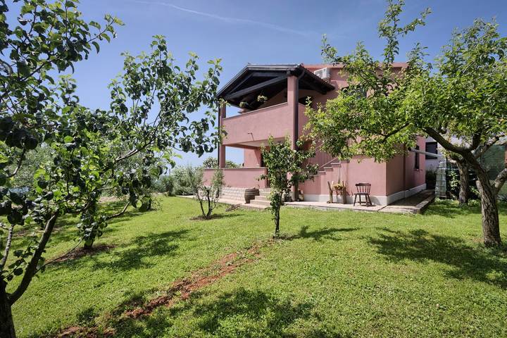 Ferienhaus für 6 Personen, mit Terrasse und Garten, mit Haustier in Barban