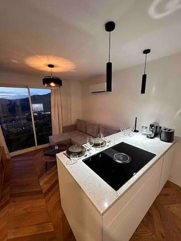 Gîte pour 2 personnes, avec jardin ainsi que vue et piscine à Calenzana