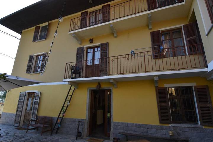 Location de vacances pour 8 personnes, avec jardin et vue, adapté aux familles à Varallo - 4