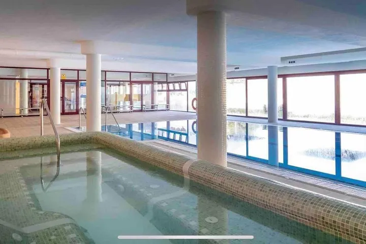 Apartamento de vacaciones para 4 personas, con jardín y piscina además de vistas y vistas al lago - 1
