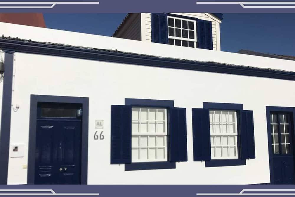 Casa Tres Picos in Porto Pim, Horta in Horta, Faial