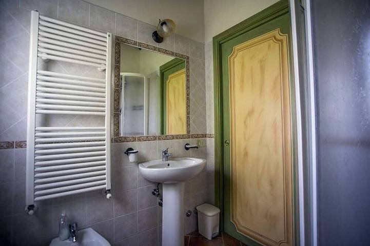Mimosa Apartment in Bauernhaus mit Garten und Pool in Spoleto, Perugia Provinz