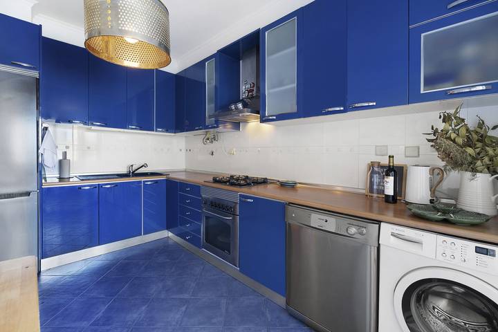 Ganze Wohnung, Ferienwohnung Duplex com terraço na Charneca mit Terrasse, Balkon und Wlan in Charneca de Caparica e Sobreda, Halbinsel von Setúbal