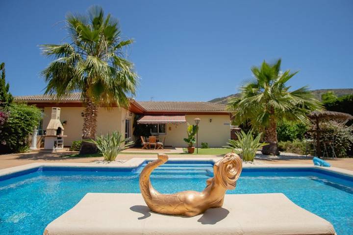 Chalet para 10 personas, con piscina y vistas además de jardín y terraza en Alfàs del Pi
