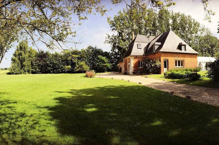Gîte pour 38 personnes, avec terrasse et jardin à Saint-Éloi-de-Fourques