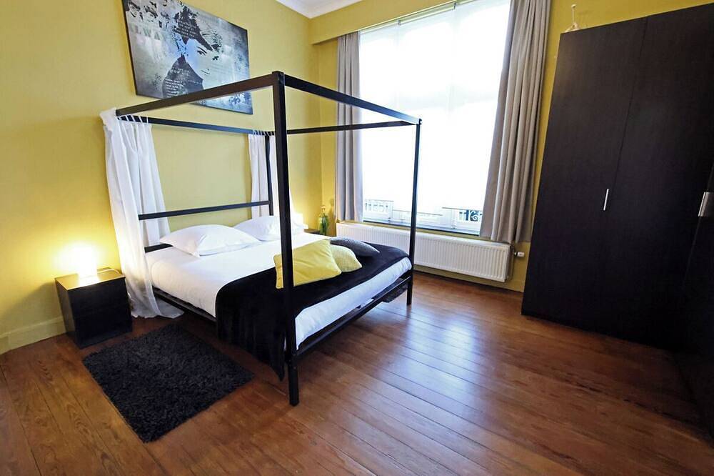 Apartamento entero, 3 minutes from the city center, apartment in a “Belle Epoque” style villa. in Spa, Liège region