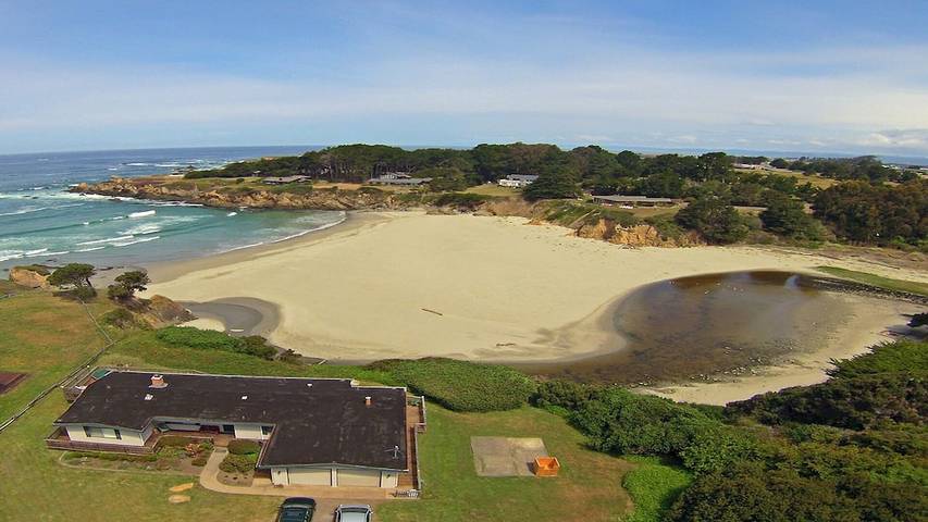 Vacation rental for 6 people, with hot tub and terrace, with pets in Mendocino County