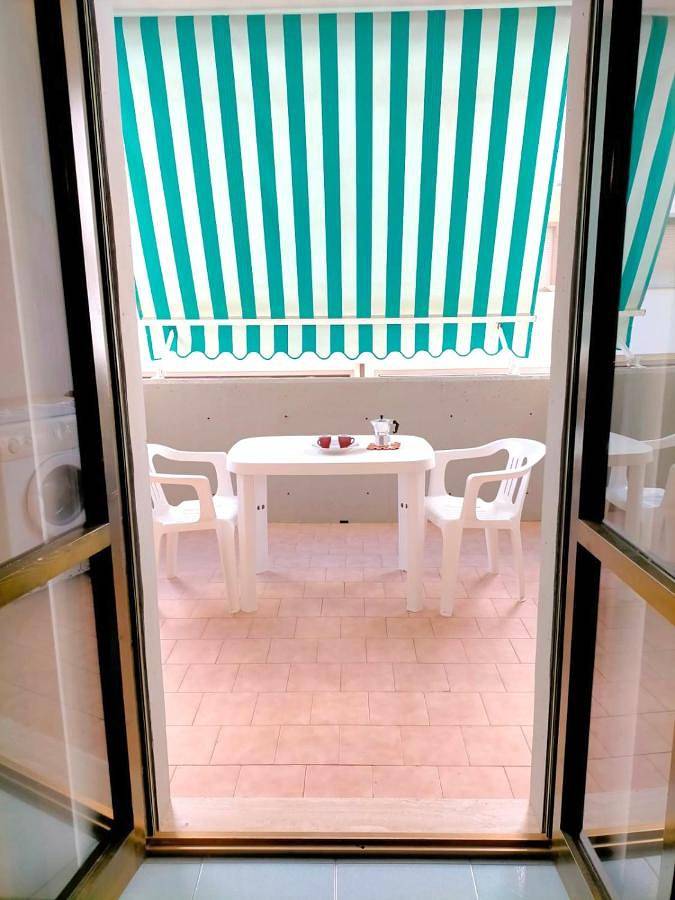Appartamento intero, Apartment with Terrace in Rivabella di Gallipoli, Rivabella