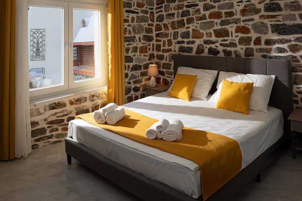 The Coastal Rock House in Volos, Magnisia