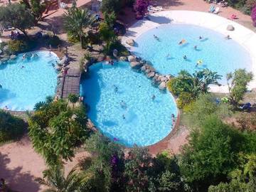 Wohnwagen für 6 Personen, mit Whirlpool und Kinderpool in Bari Sardo