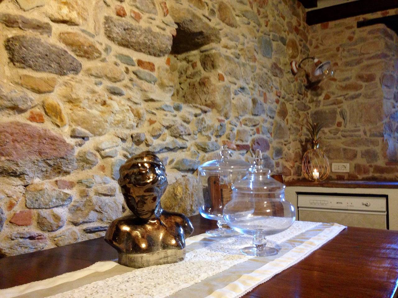 Ganzes Studio, Studio-Apartment 'Il Nido Di Delia' mit Gemeinschaftspool, privater Terrasse & Wlan in Buti, Pisa Provinz