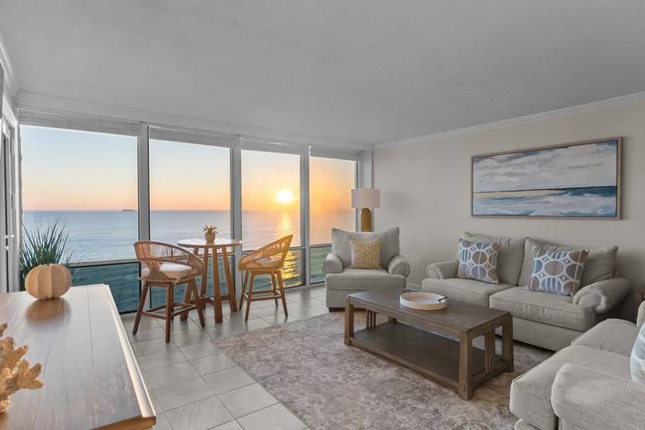 Apartamento de vacaciones para 6 personas, con balcón además de vistas al mar y piscina, Familias con niños - 1