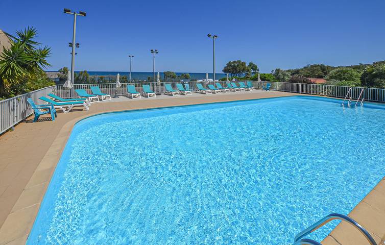 Location de vacances pour 7 personnes, avec piscine ainsi que jardin et terrasse à Cervione - 3