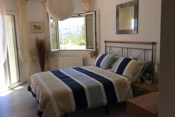 Détaché 3 chambres, 2 salles de bains villa avec piscine privée face sud. in La Sella, Pedreguer