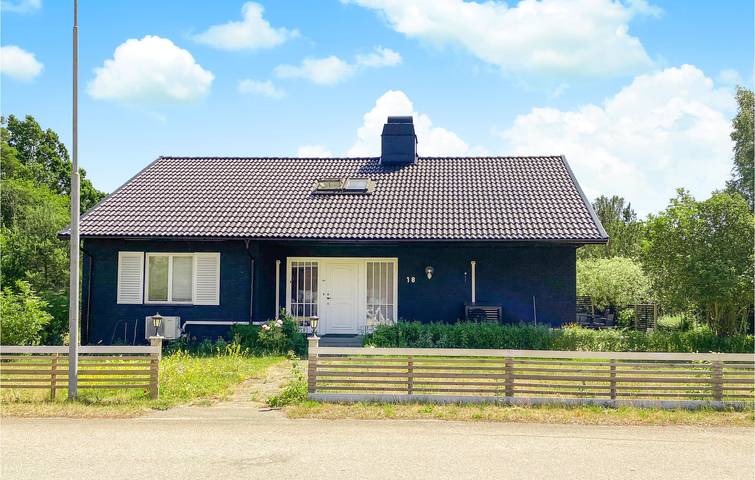 Hus för 8 Personer med trädgård in Kronobergs