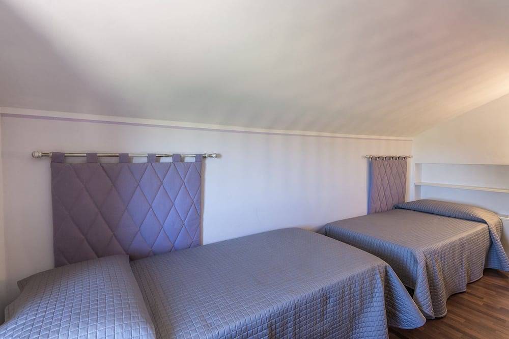 Villa aliento con piscina en las colinas de Fermo, a sólo 20 minutos de la costa del Adriático. in Fermo (Pueblo), Fermo