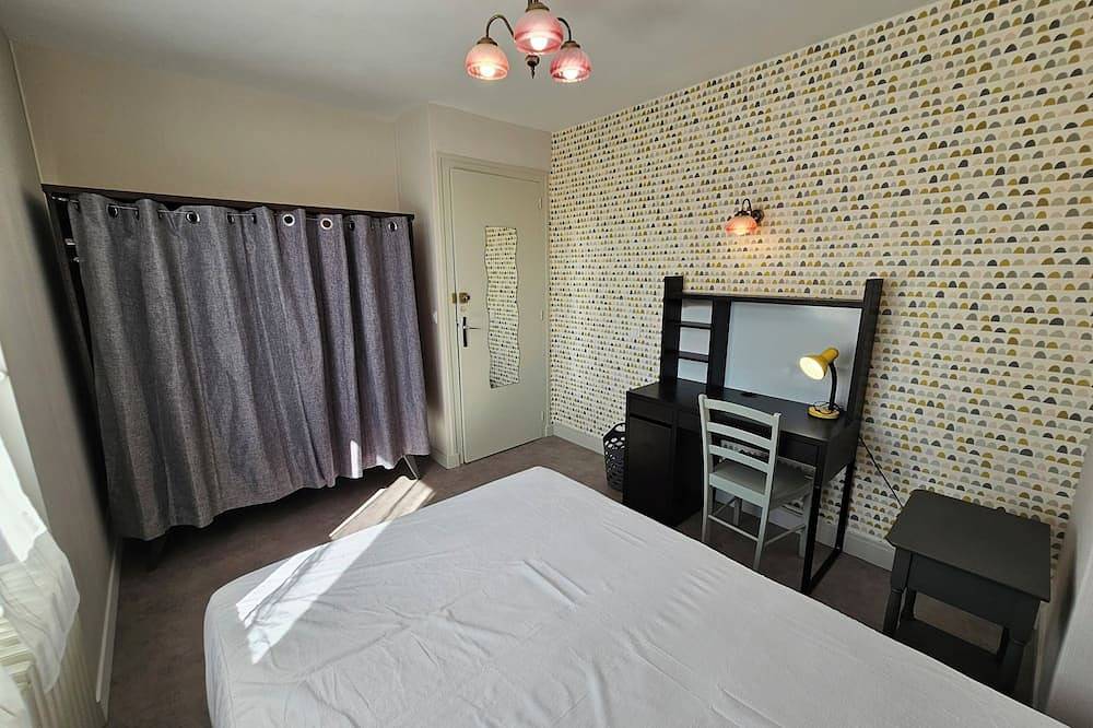 House for 1–8 people, garden, 10 minutes from Futuroscope and downtown, French “ 1965-1970 ” decor in Poitiers, Vienne