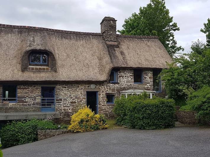 Gîte pour 8 personnes, avec balcon/terrasse et terrasse à Brouains