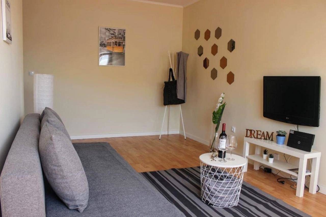 Apartamento inteiro, Two-Bedroom Apartment in Cacilhas, Almada