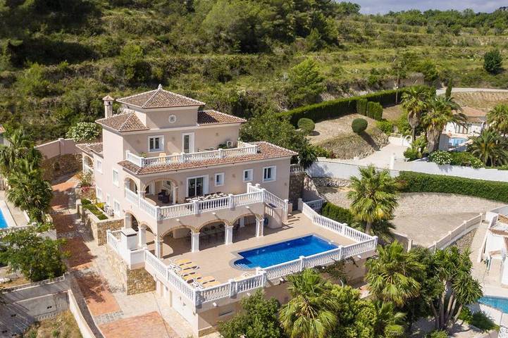 Villa pour 14 personnes, avec balcon et jardin - 1