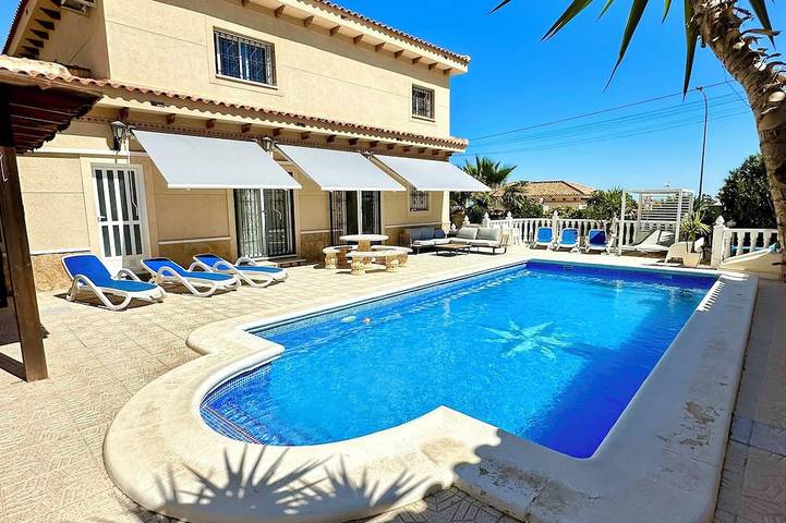 Villa for 12 people, with balcony and garden - 1