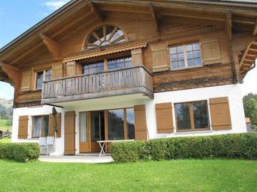 Chalet pour 6 personnes, avec jardin et balcon à Saanen