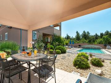 Ferienwohnung für 6 Personen, mit Garten und Terrasse in Jasenice