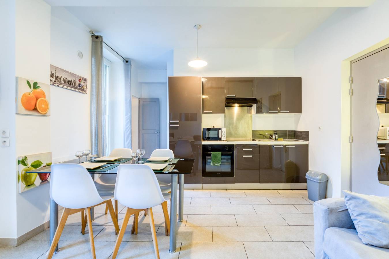 Appartement entier, « La Lumineuse » avec balcon et Wi-Fi in Béziers, Côte d'Améthyste