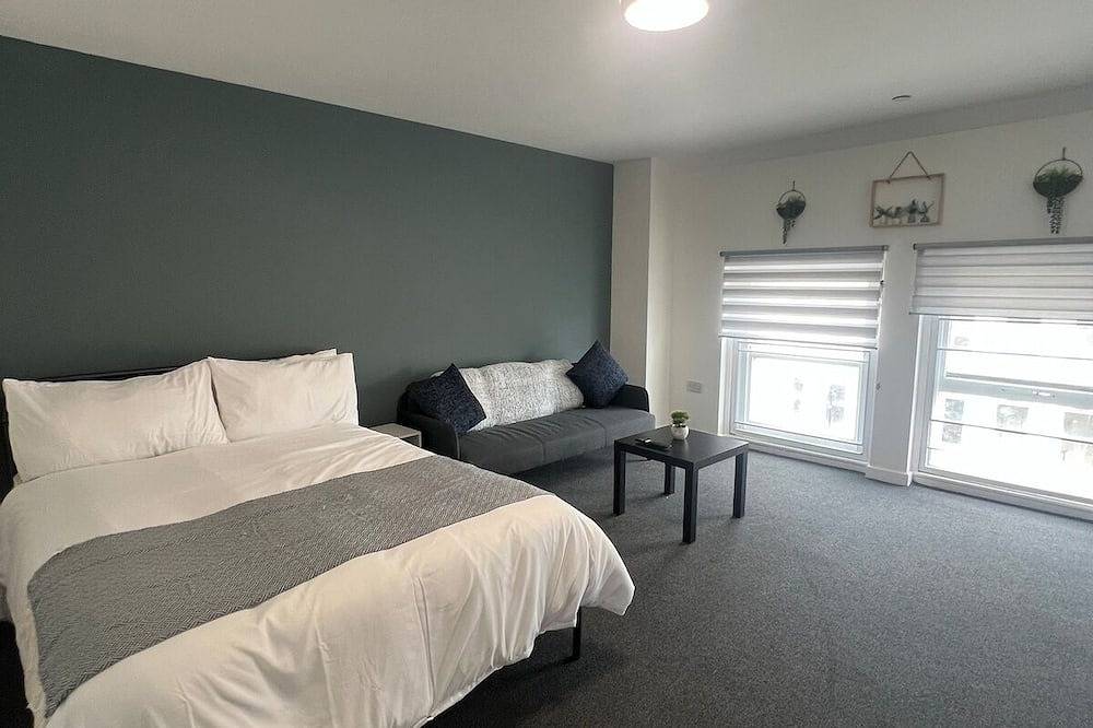 Entire apartment, Studio Apartment - 2 Guests in Wolverhampton, Birmingham Area