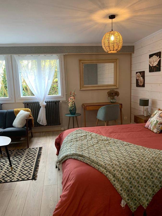 Double Room with Private Bathroom in Saint-Gelais, Région de Niort