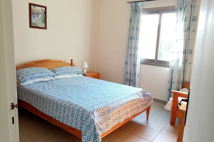 Location de vacances pour 4 personnes, avec terrasse et jardin dans Πισσούρι - 2