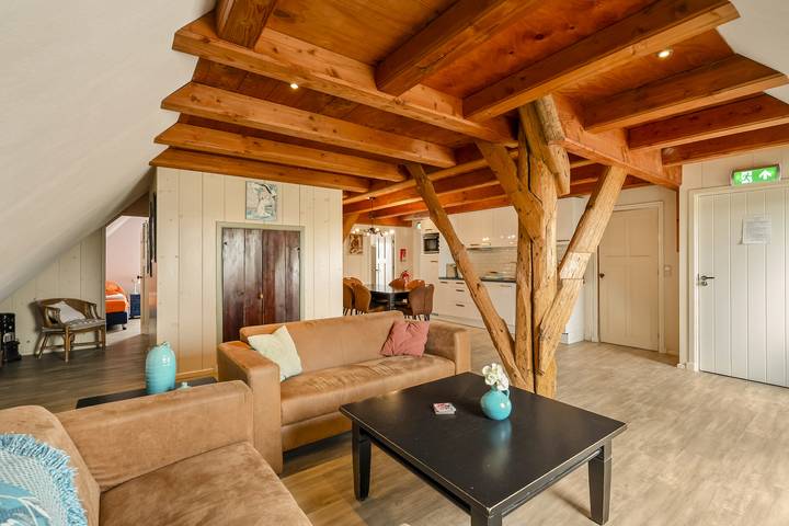 Ferienhaus für 6 Personen, mit Balkon/Terrasse und Terrasse sowie Garten in Schagen