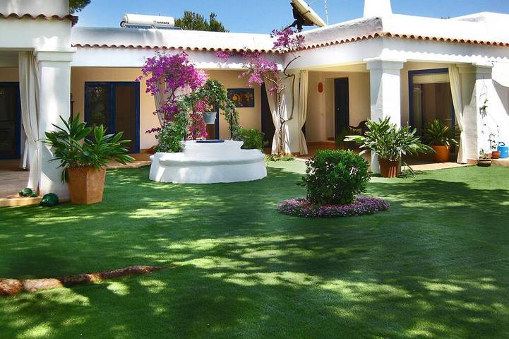 Ferienhaus für 9 Personen, mit Terrasse und Garten